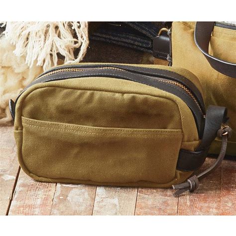 Filson Rugged Twill Travel Kit .